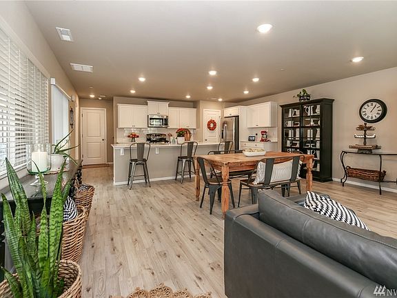 3rd image of 3418 Hoffman Hill Blvd