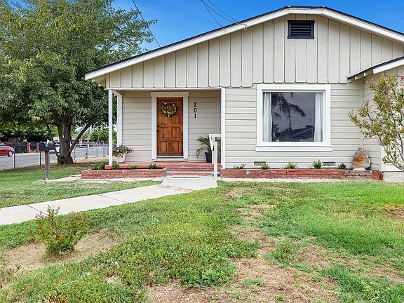 3rd image of 201 E Stanislaus St