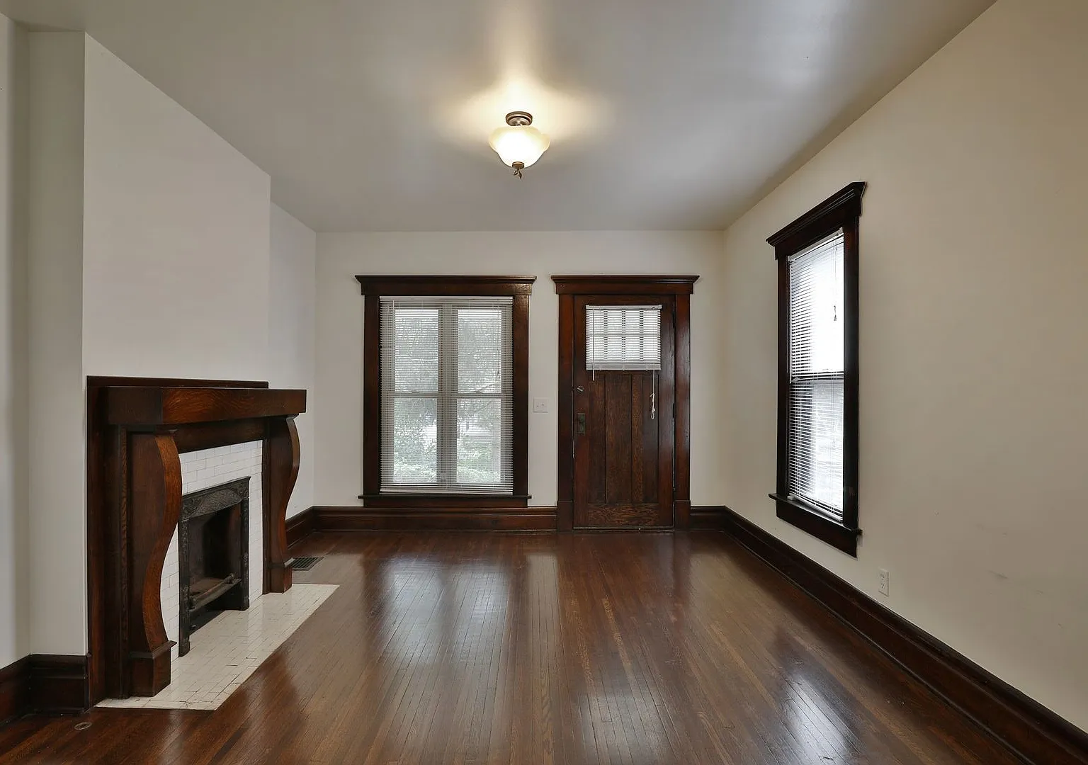 Newly Renovated North Campus - 6 Bedroom 4 Full Bathrooms. This One Has It All! — Photo 3