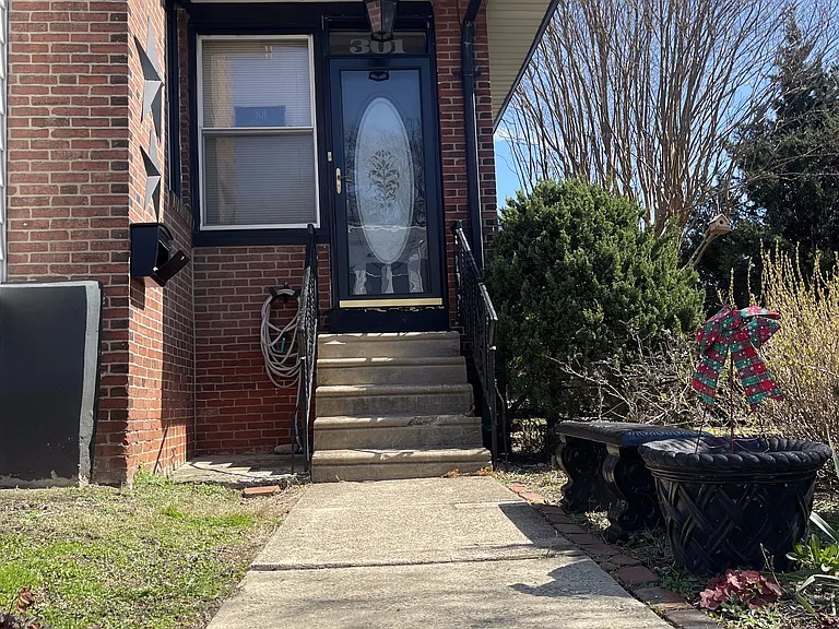 301 Friendship St — Photo 2