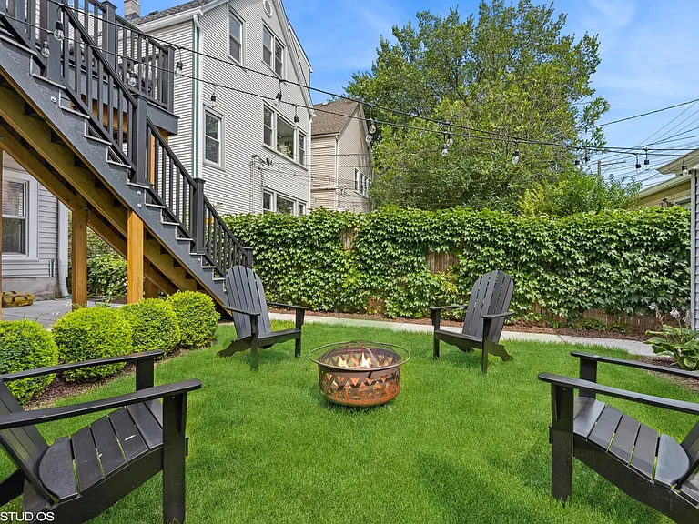 1637 W Barry Ave #1 — Photo 10