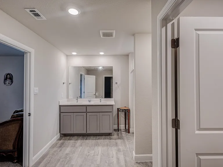 1221 Rolling Meadows Dr — Photo 10