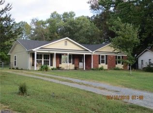 101 Ridgecrest Dr, King, NC 27021