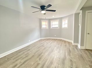 906 W Montrose Ave #G, Chicago, IL 60613