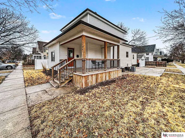 1146 Sumner St, Lincoln, NE 68502