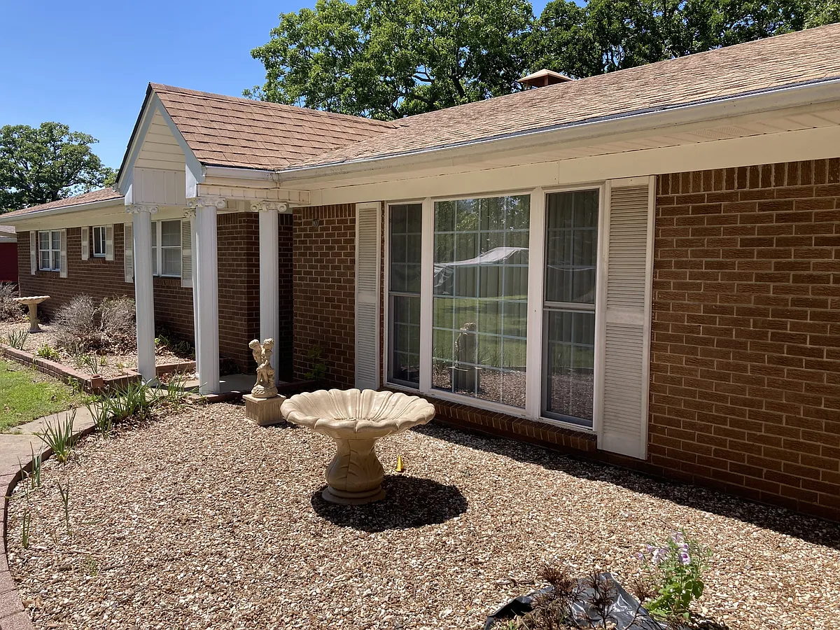 Building Photo - 927 Skyline Dr