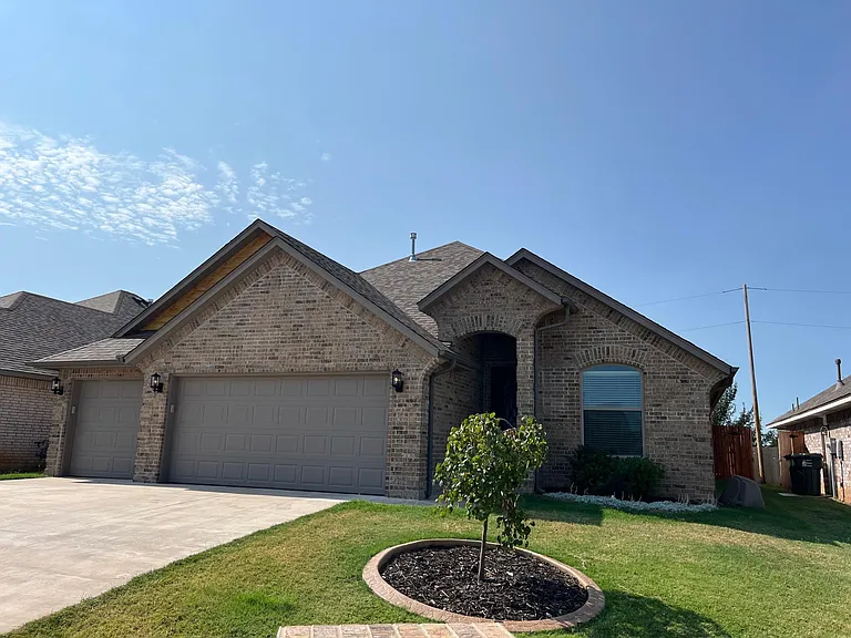 3104 Pebble Pond Dr — Photo 2