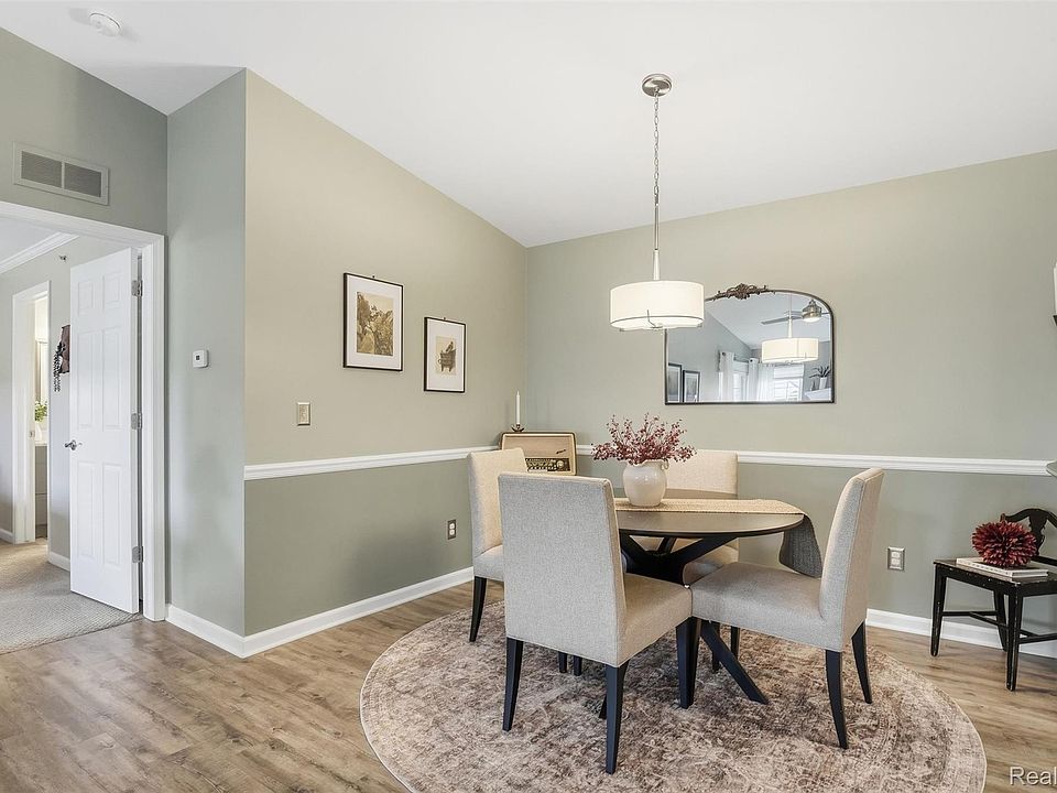 28259 Oakmonte Cir E, photo 19