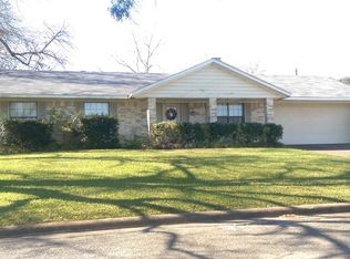 2320 Progress Dr, Brenham, TX 77833