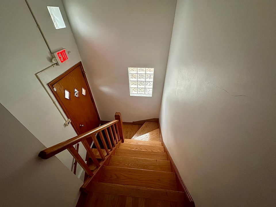 1st image of 3816 Scoville Ave Floor 2