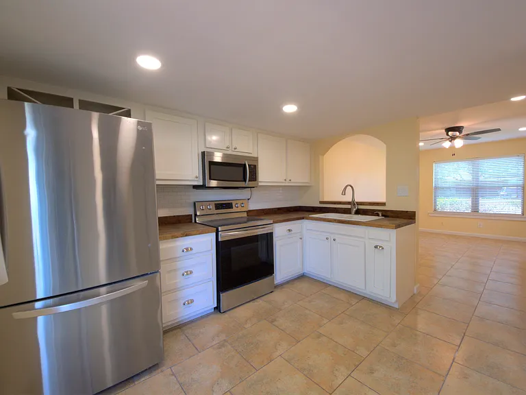 S Westbrook Ln — Photo 3