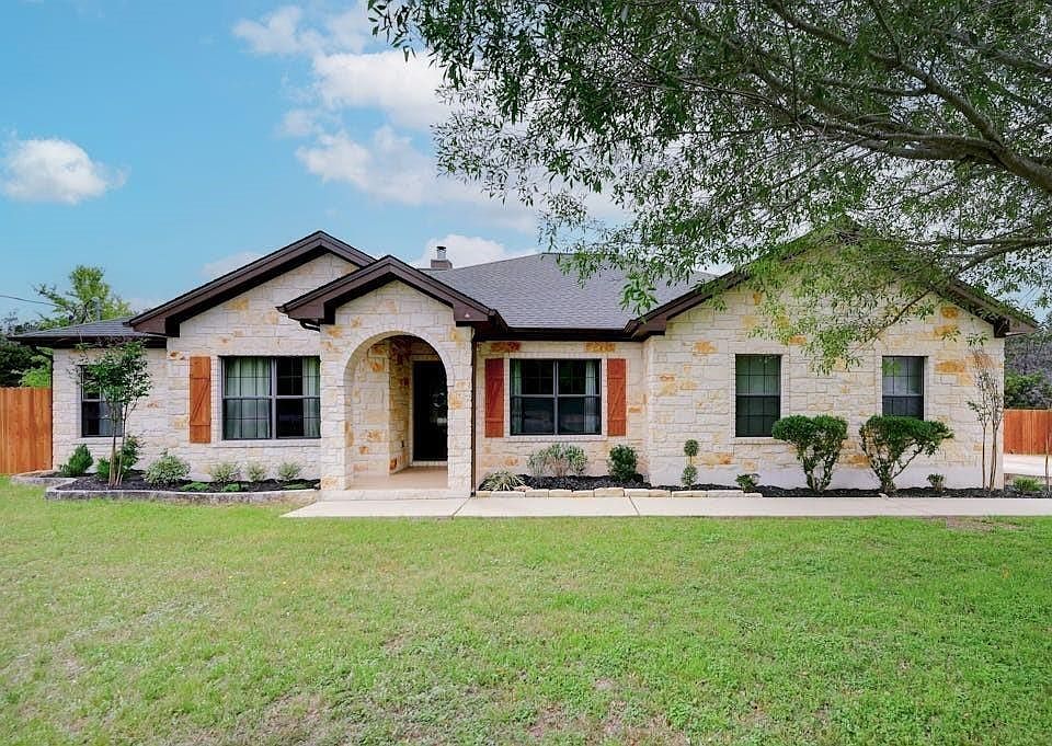 1st image of 801 Mountain Crest Dr