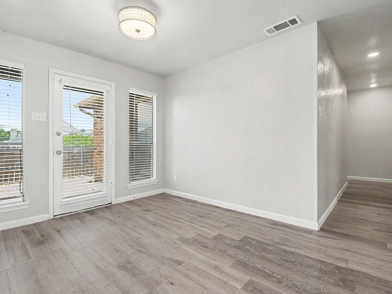 2201 Jackson Cir — Photo 9