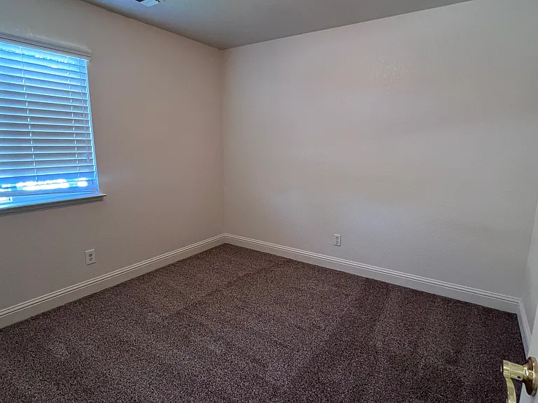 1694 Shay Way — Photo 9