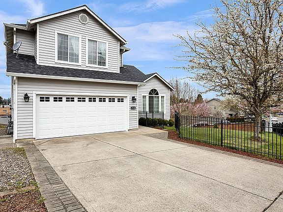 2nd image of 2720 NE 164th Pl