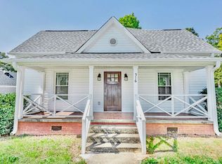 516 Trade St, Greer, SC 29651