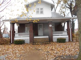 132 W 3rd St, Flora, IL 62839