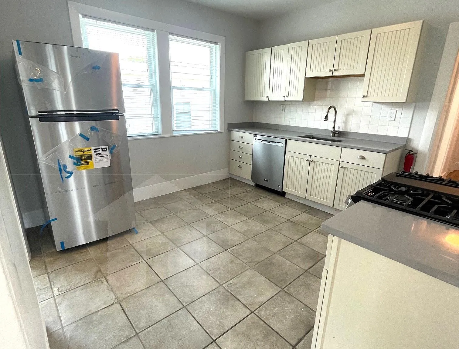 69 Raymond Ave — Photo 2