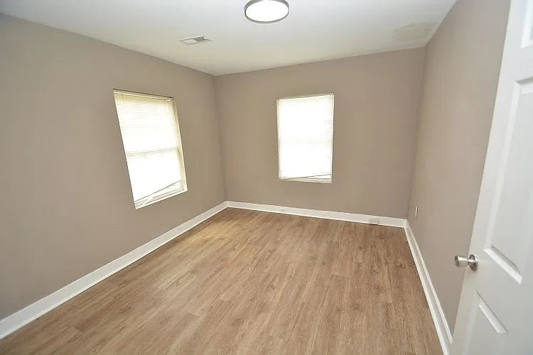 2 bed, $995 — Photo 4