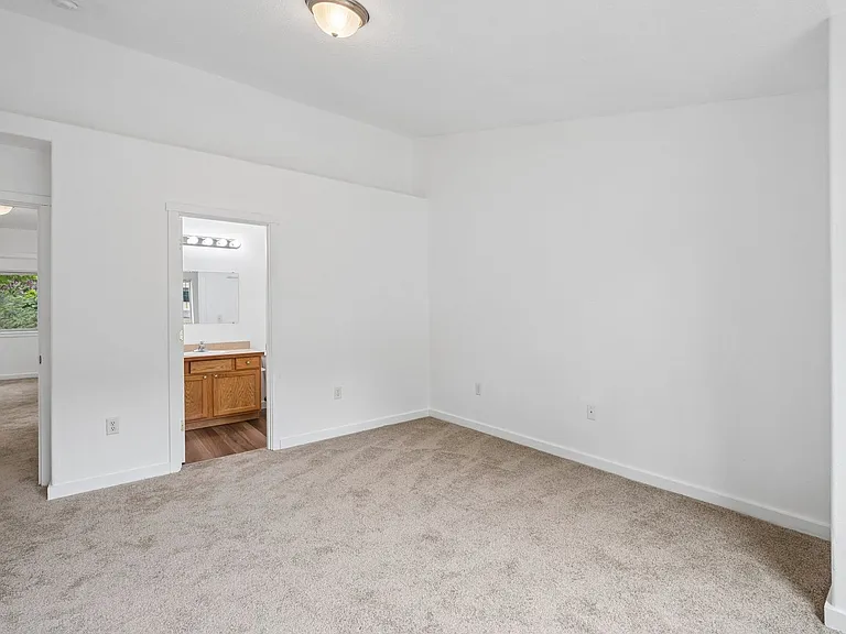 Roberts Court Townhomes — Photo 25
