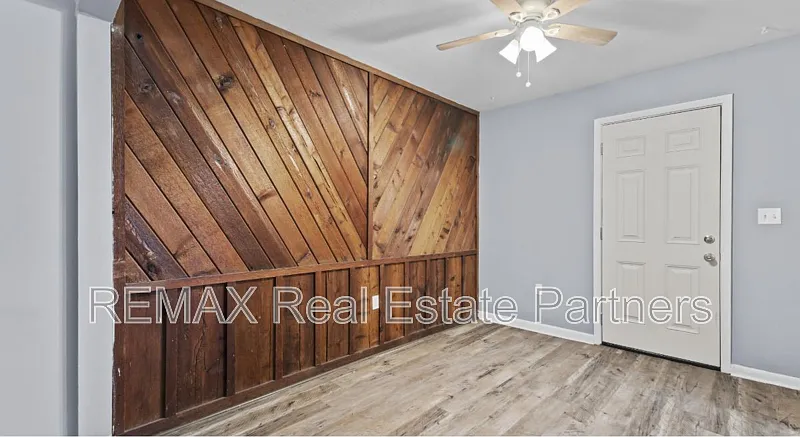 Mablewood Apartments — Photo 4