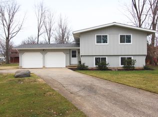 1530 Poplar Dr, Lorain, OH 44053