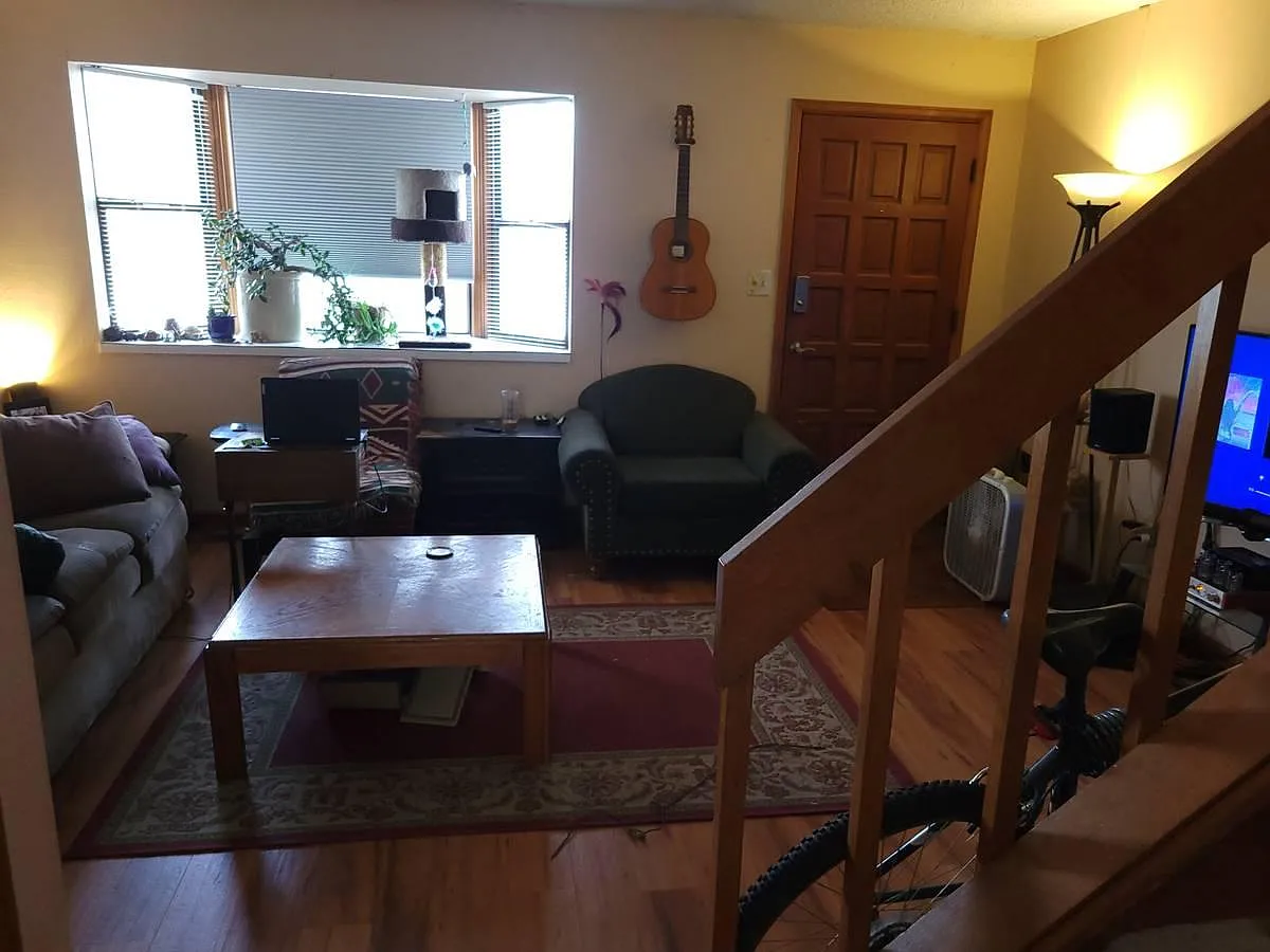 313 Quebec Ave — Photo 1