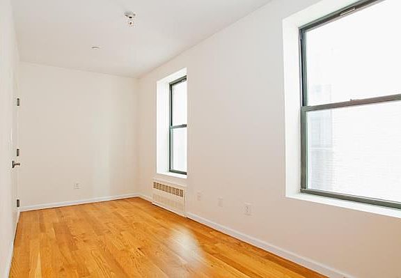 5th image of 250 Manhattan Ave APT 4A