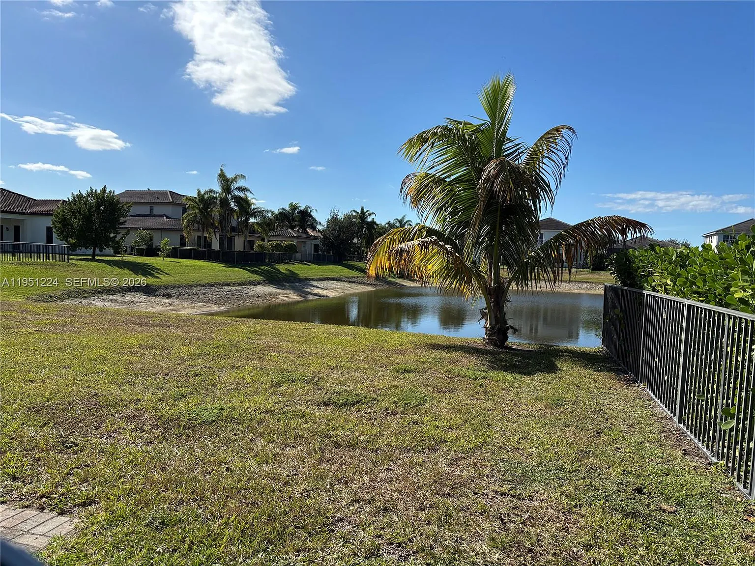 4 bed, 3.0 bath, $3,150 — Photo 2