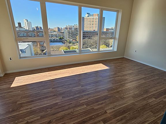 3rd image of 686 Eagle Ave #5C
