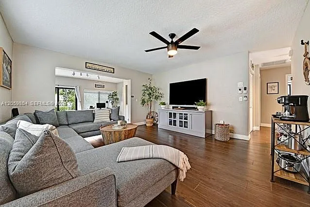945 Sunset Rd — Photo 3