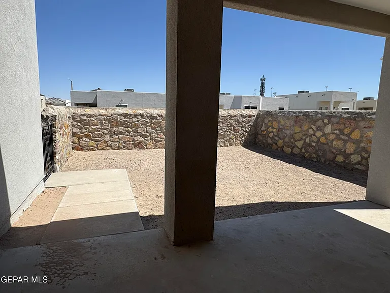 13079 Emerald Hills Ave — Photo 31