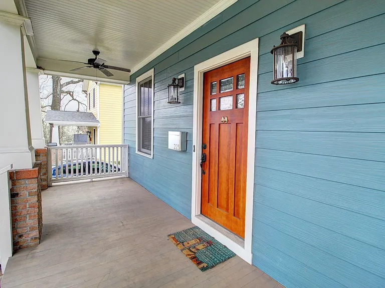 223 Elizabeth St — Photo 3