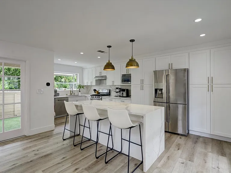 2402 Carnegie Ln #A — Photo 11