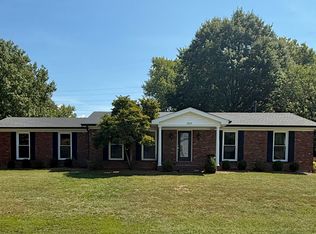 1013 Sir Lancelot Ln, Louisville, KY 40222