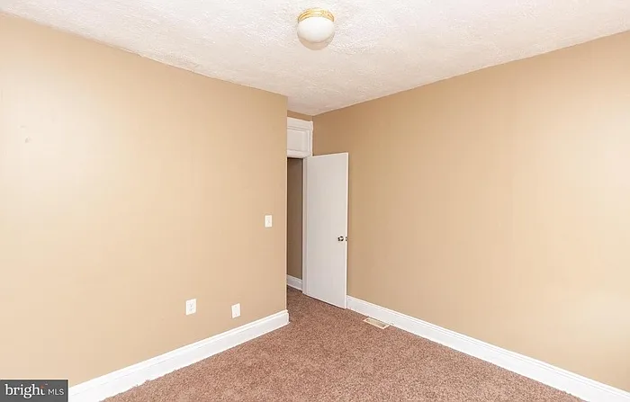 2400 W Baltimore St — Photo 19