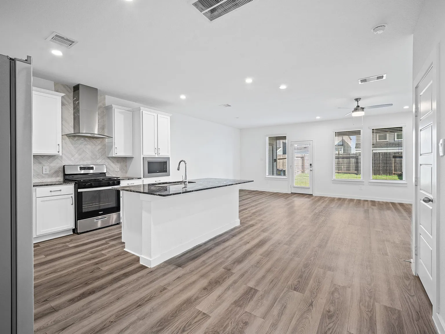 2921 Needham Ln — Photo 4