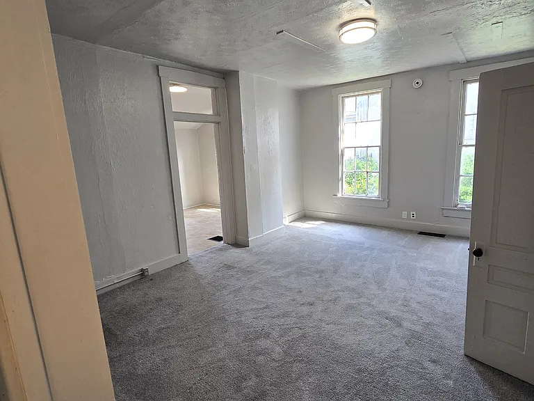 1717 E 3rd St #UPSTAIRS — Photo 6