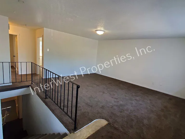 11714 E Burnside St — Photo 10