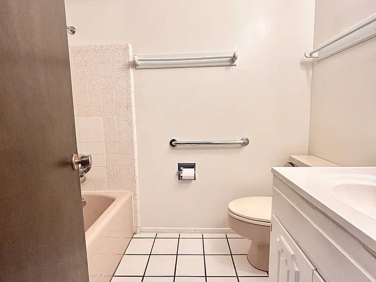 2nd Bath with tub