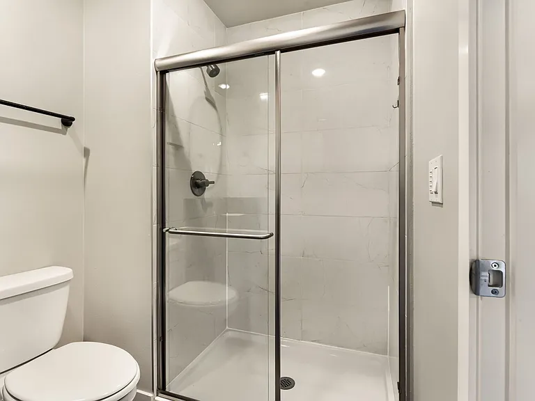 6310 N Maryland Ave #201 — Photo 7