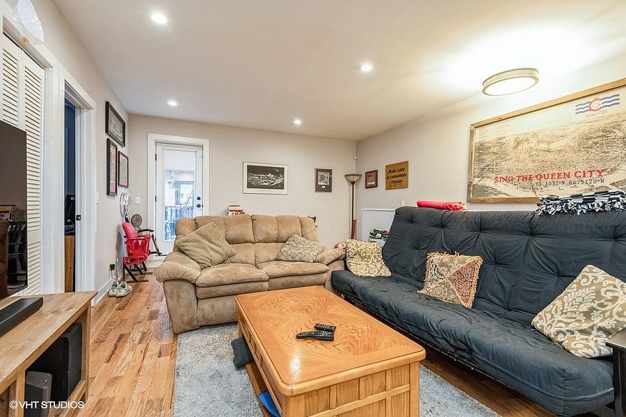 1st image of 922 W Oakdale Ave APT 1N