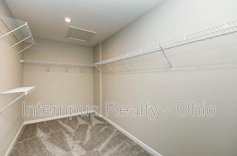 1003 Beehive Grv — Photo 4