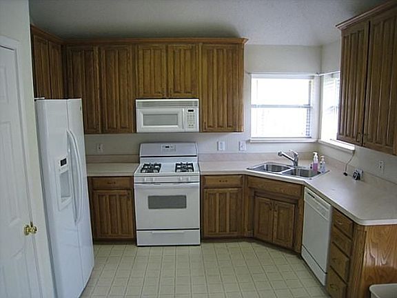 3rd image of 3332 Tommy Watkins Dr