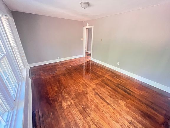 5th image of 4902 Linden St