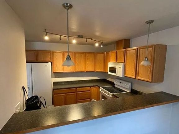 3rd image of 5756 Legoe Ave #101