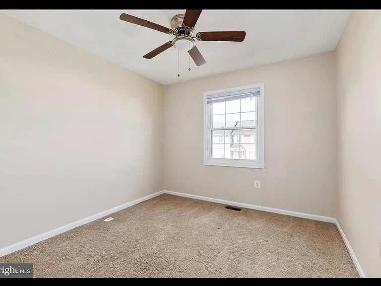 Silver Maple Ct — Photo 5