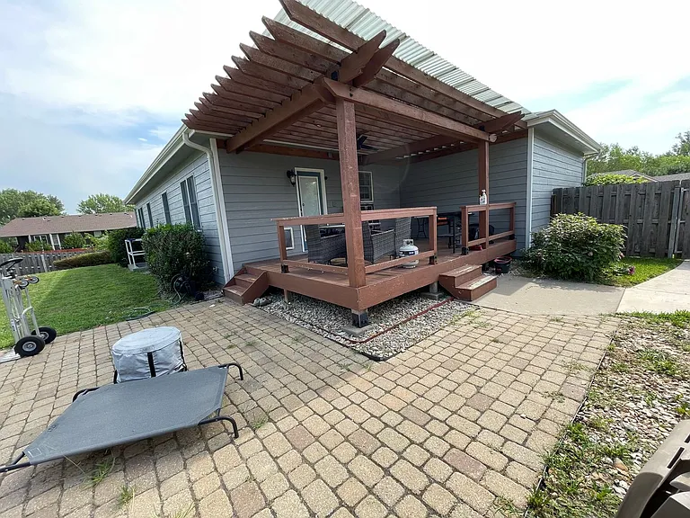 825 Locharno Dr — Photo 4