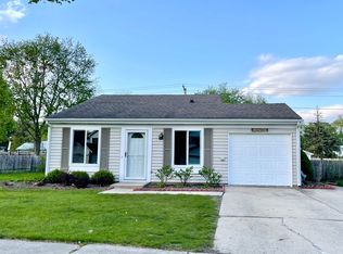 29W780 Galbreath Dr, Warrenville, IL 60555