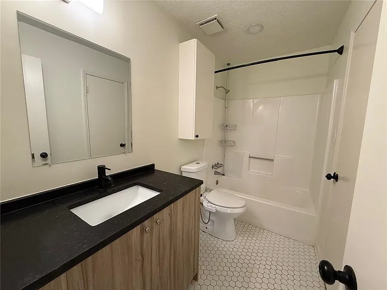 1601 Walker St SE #A — Photo 10